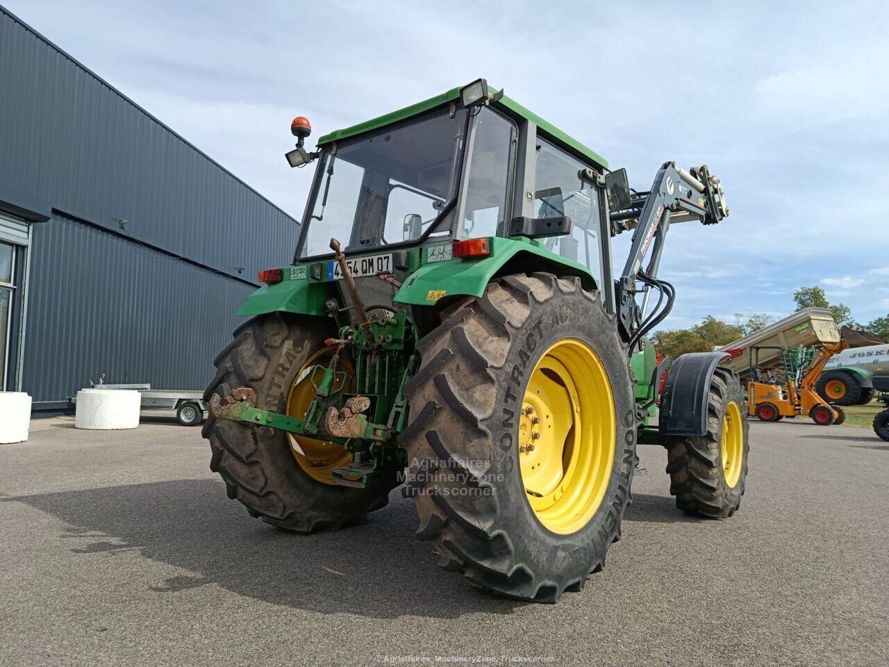 John Deere 3310 — photo 3