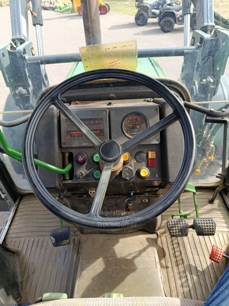 John Deere 3310 — photo 8