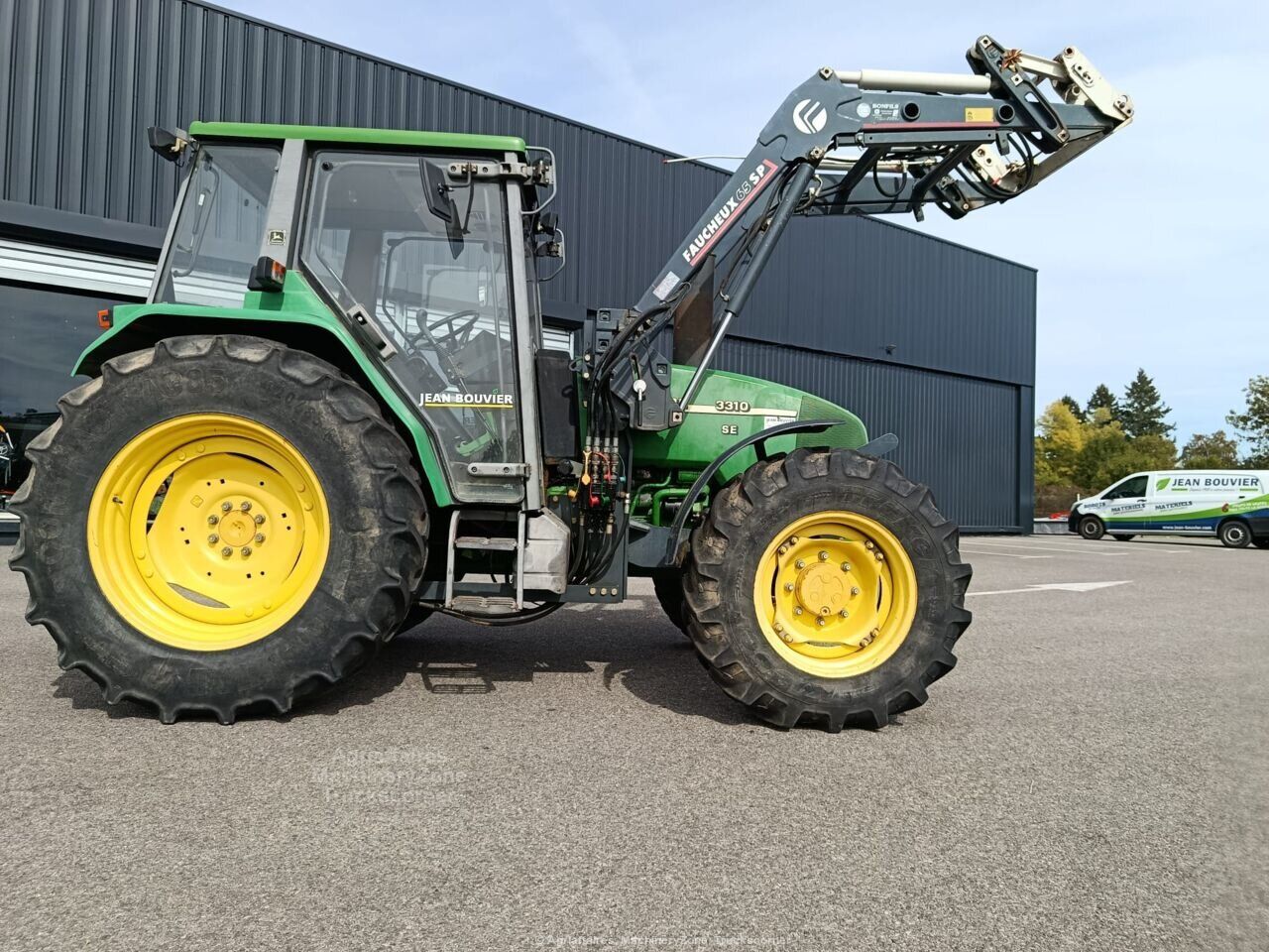 John Deere 3310 — photo 9