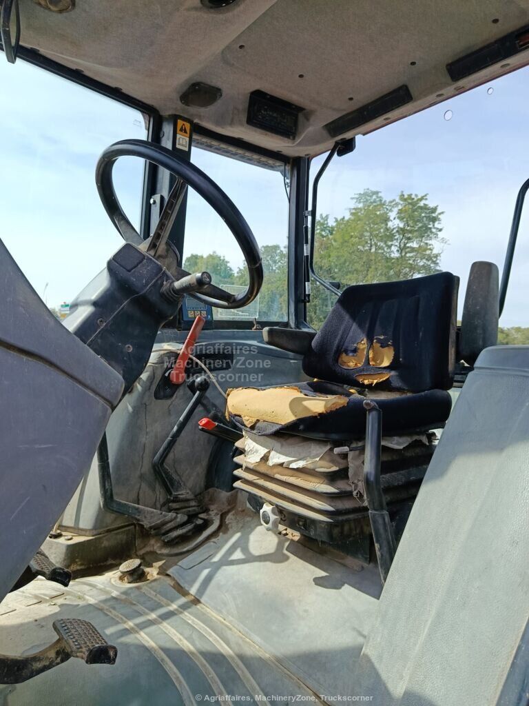 New Holland L75 — photo 6