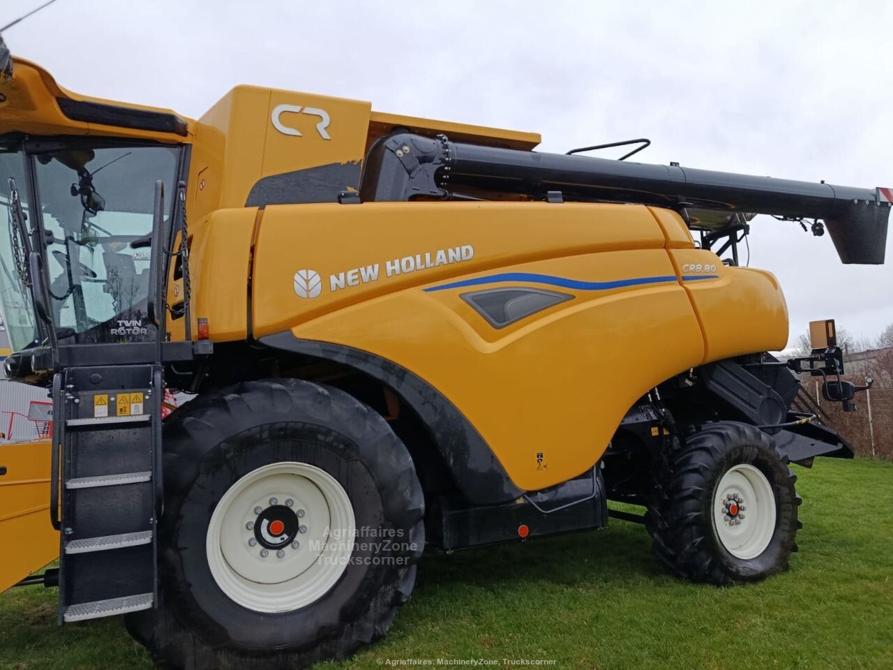 New Holland CR8.80 — photo 3