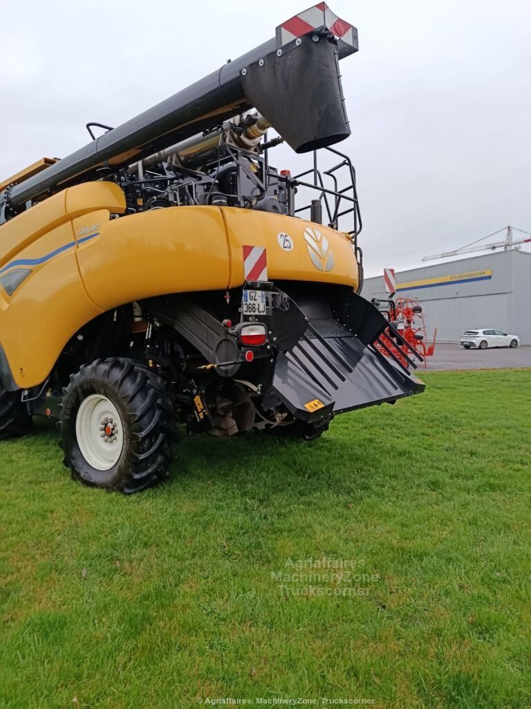 New Holland CR8.80 — photo 8